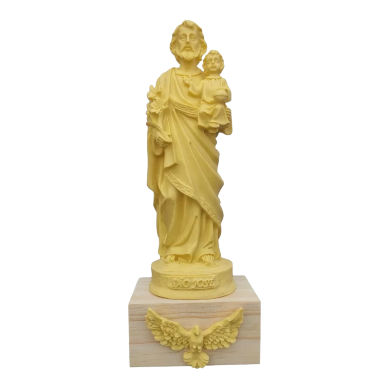 São José com base de madeira e divino - Resina - 15cm - Cor amarelo