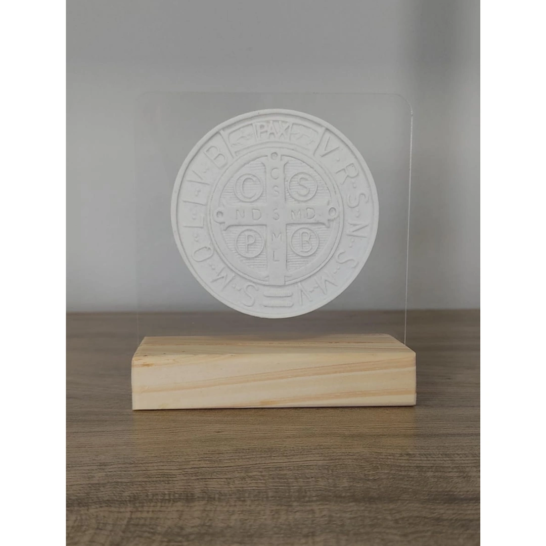 Acrilico com Medalha de São Bento - Pó de Mármore - 11x10cm