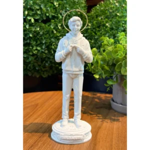Carlo Acutis - Pó de Mármore - 20cm - com resplendor banhado a ouro