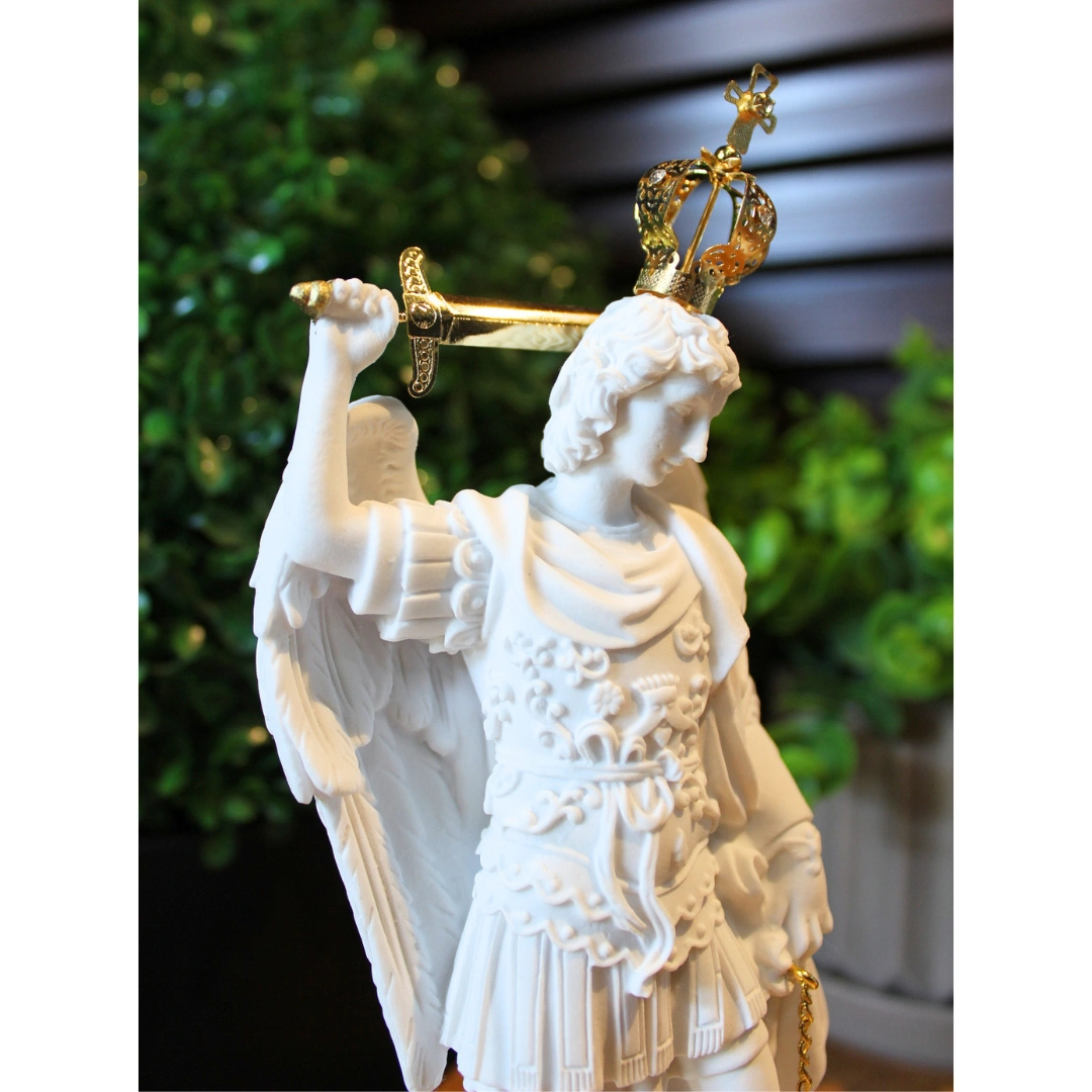 São Miguel do Monte Gargano - Pó de Mármore - 18cm - com coroa e espada banhado a ouro - Imagem 2