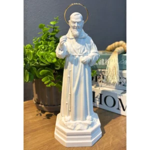 Padre Pio com base diagonal - Pó de Mármore - 23cm - com resplendor banhado a ouro
