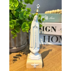 N.Sra de Fátima - Pó de Mármore - 13x4cm - Base de madeira natural com divino branco e coroa banhada a ouro