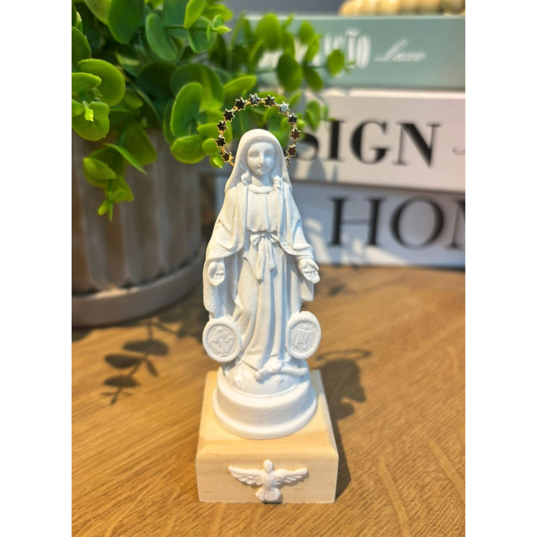 N.Sra da Medalha Milagrosa - Pó de Mármore - 10,5x4cm - Base de madeira natural com divino branco e resplendor estrelado banhado a ouro
