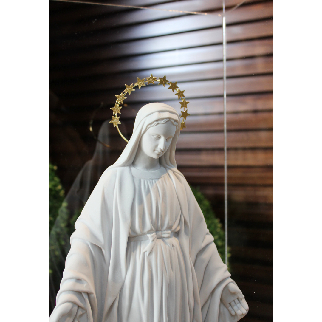 N.Sra das Graças - Pó de Mármore - 43cm - com resplendor estrelado banhado a ouro e cúpula de acrilico - Imagem 2
