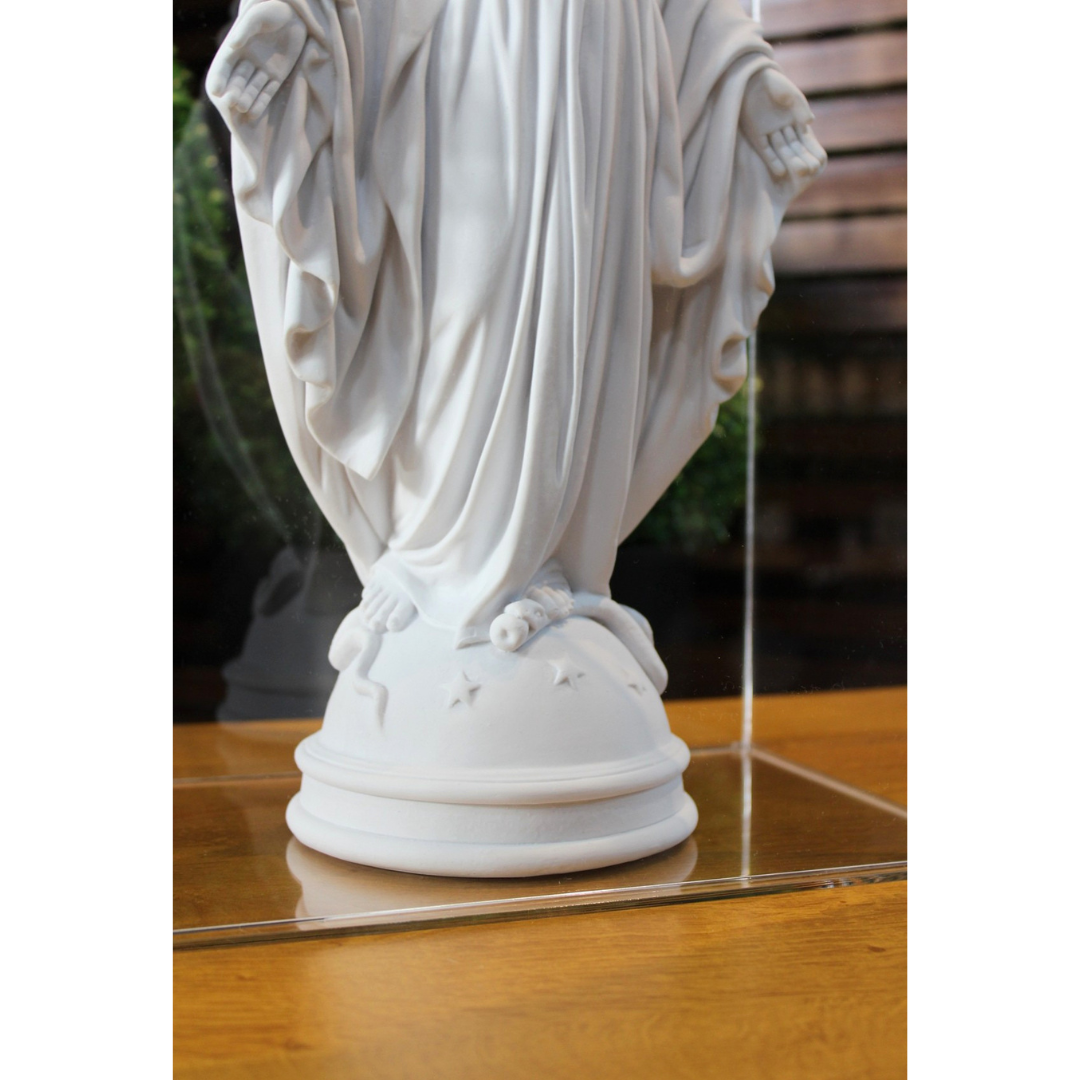 N.Sra das Graças - Pó de Mármore - 43cm - com resplendor estrelado banhado a ouro e cúpula de acrilico - Imagem 3