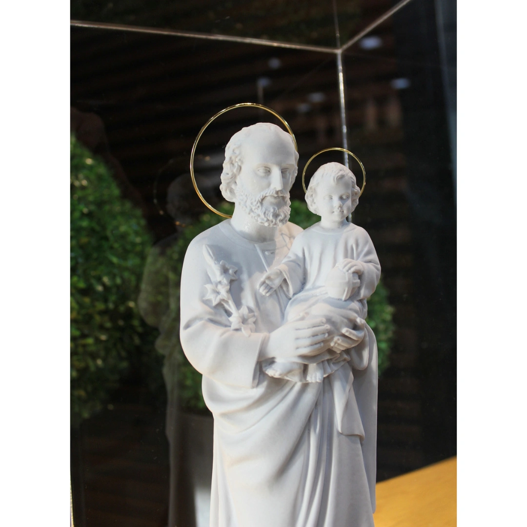 São José - Pó de Mármore - 32cm - com resplendor banhado a ouro e cúpula de acrilico - Imagem 2