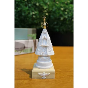 Aparecida Bandeira - Pó de Mármore - 10x4cm - Base de madeira natural com divino branco e coroa banhada a ouro