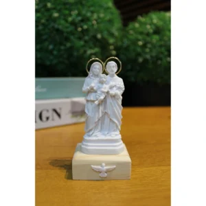 Sagrada Familia - Pó de Mármore - 10,5x5cm - Base de madeira natural com divino branco e resplendor banhado a ouro
