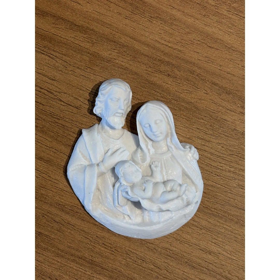 Aplique Sagrada Familia II Modelo Redondo - Resina - 6x5cm - Imagem 2