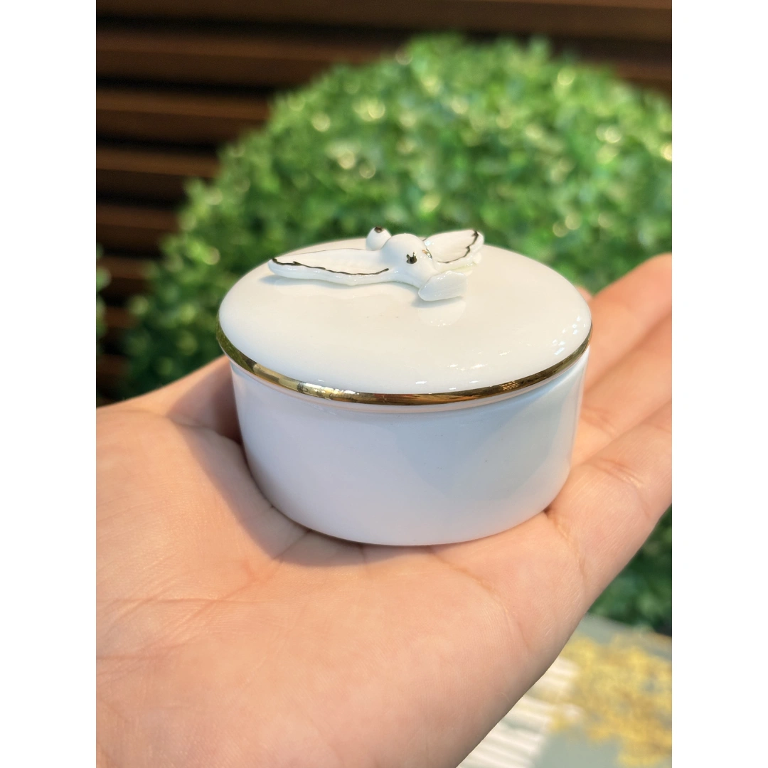 Porta Terço em Porcelana Espírito Santo - Porcelana com detalhes em ouro - 6cm - Imagem 2