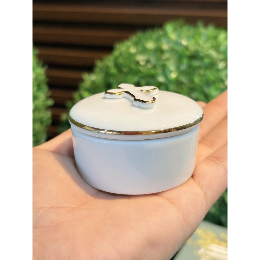 Porta Terço em Porcelana Cruz - Porcelana com detalhes em ouro - 6cm - Imagem 2