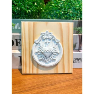 Quadro em madeira pinus com Aplique Sagrado Coração - Madeira Pinus - 14x14cm