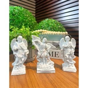 Trio de Arcanjos (Miguel, Rafael e Gabriel) - Pó de Mármore - 15cm - Com resplendor banhado a ouro